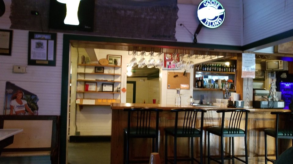 Beer and seafood in a laid-back oyster bar.
